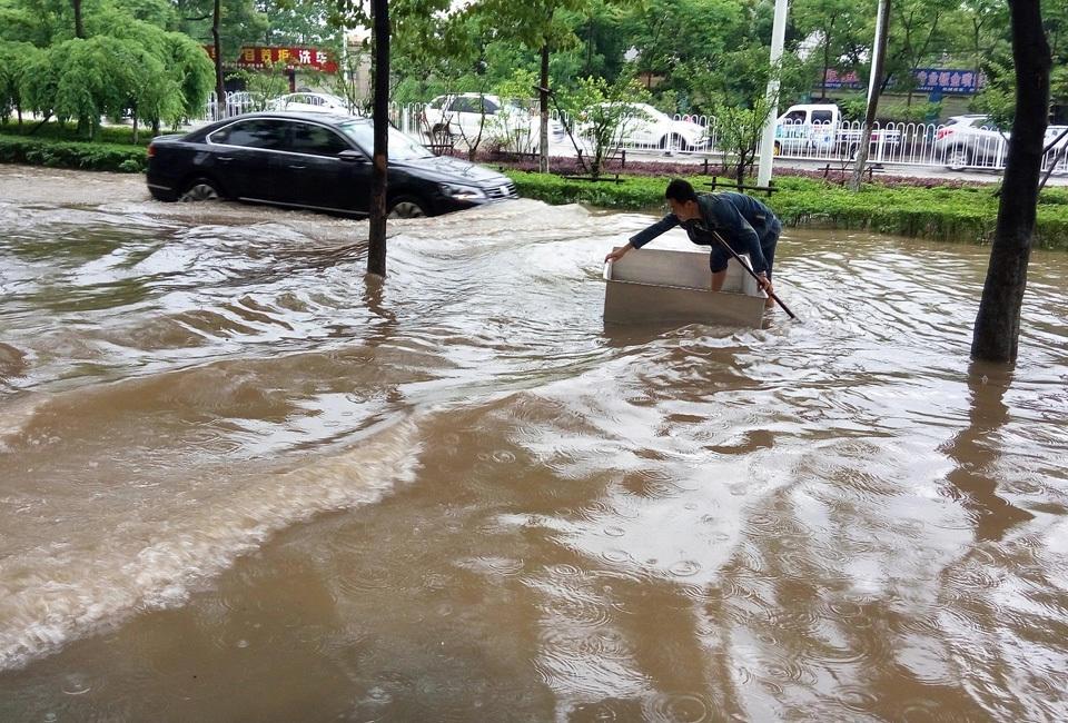 梅雨季外出要防内涝 室内要用除湿机防潮